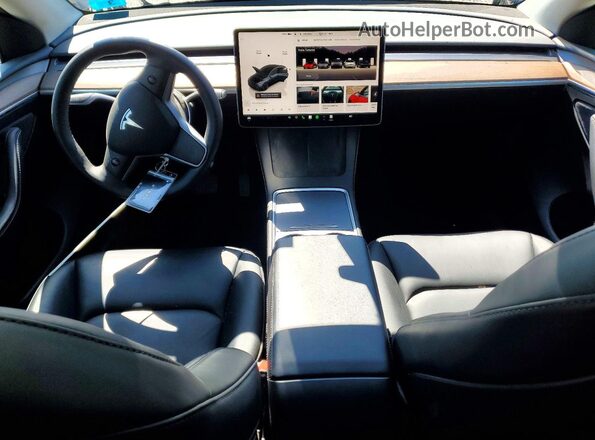 7SAYGAEEXRF077047 2024 TESLA MODEL Gray Առջևի վահանակի տեսք