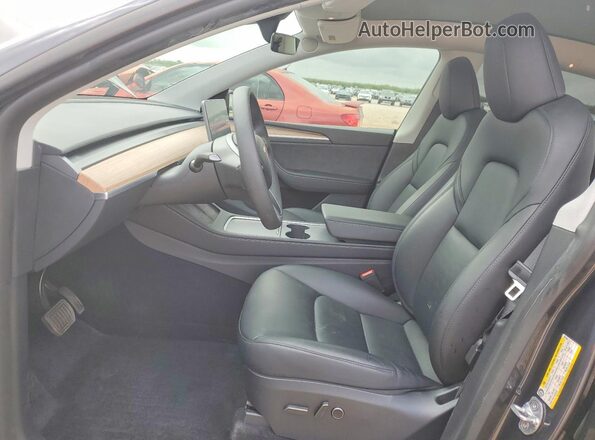 7SAYGDED0RA301528 2024 TESLA MODEL Charcoal Widok wnętrza z przodu