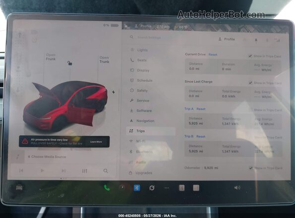 7SAYGDED0TF426491 2026 TESLA MODEL Y Red Widok tylnych siedzeń