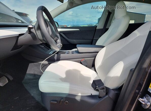 7SAYGDED2RA334658 2024 TESLA MODEL Gray Front interior view