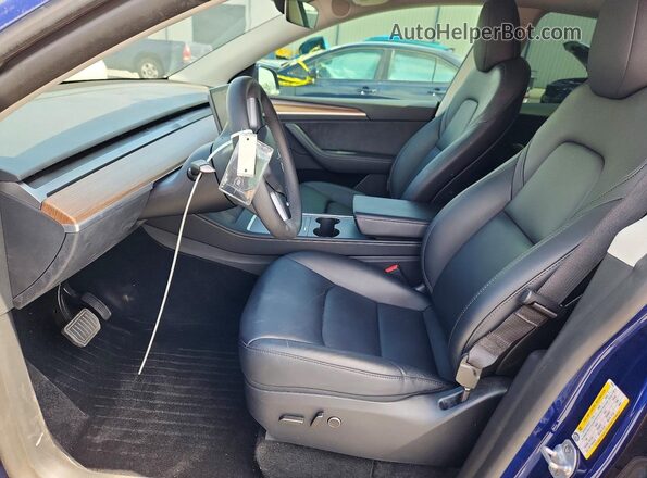 7SAYGDED2RF155667 2024 TESLA MODEL Blue Front interior view