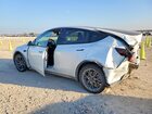 2024 Tesla Model Y White vin: 7SAYGDED6RA334582