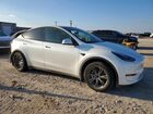 2024 Tesla Model Y White vin: 7SAYGDED6RA334582