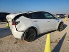 2024 Tesla Model Y White vin: 7SAYGDED6RA334582