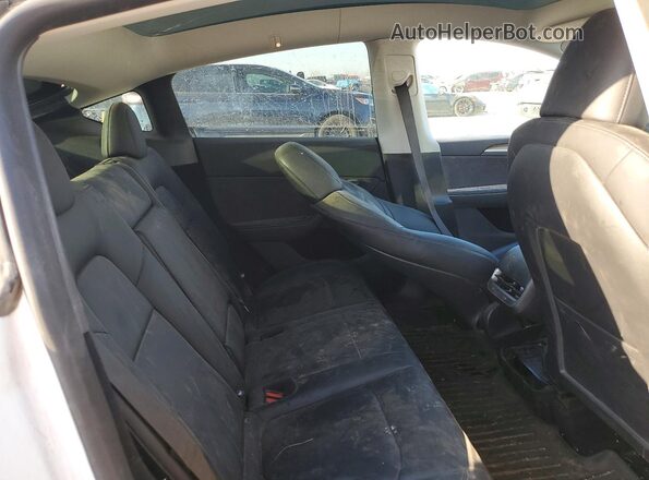 7SAYGDED6RA334582 2024 TESLA MODEL White Vista de los asientos traseros
