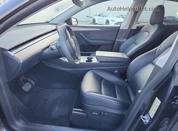 7SAYGDED7SF317721 2025 TESLA MODEL Gray Widok wnętrza z przodu