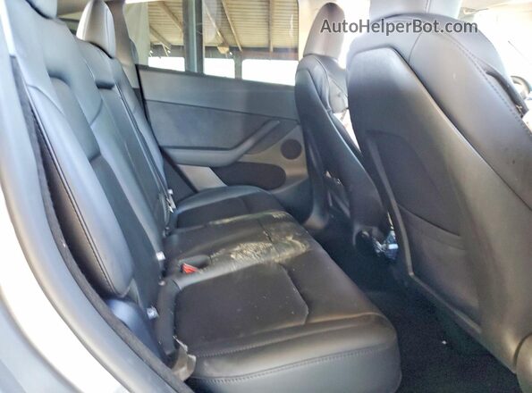 7SAYGDED7SF318691 2025 TESLA MODEL Gray Vista de los asientos traseros