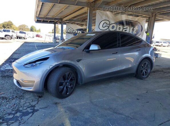 7SAYGDED7SF318691 2025 TESLA MODEL Gray Vista tres cuartos delantera izquierda