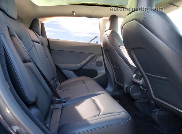 7SAYGDED8RF034349 2024 TESLA MODEL Gray Vista de los asientos traseros