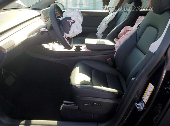 7SAYGDED8SF241748 2025 TESLA MODEL Black Front interior view