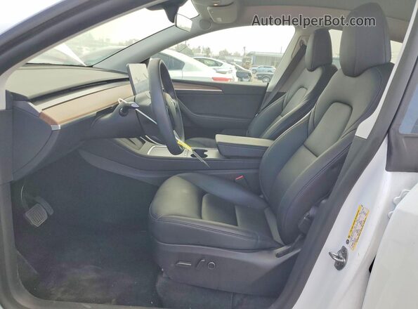 7SAYGDED8SF270764 2025 TESLA MODEL White Widok wnętrza z przodu