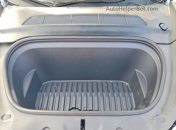 7SAYGDED8SF270764 2025 TESLA MODEL White Widok komory silnika