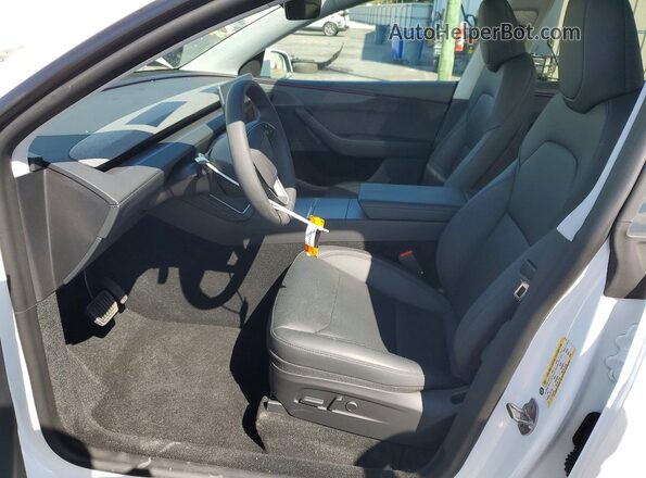 7SAYGDED9TA459180 2026 TESLA MODEL White Front interior view