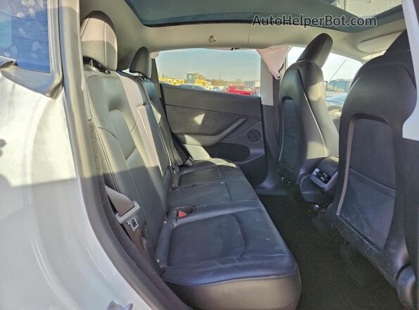 7SAYGDEE0PA077764 2023 TESLA MODEL White უკანა სალონის ხედი