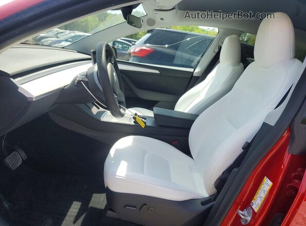 7SAYGDEE0PA173426 2023 TESLA MODEL Red წინა სალონის ხედი