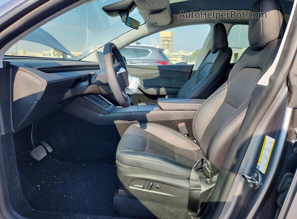 7SAYGDEE0TA381591 2026 TESLA MODEL Gray Widok wnętrza z przodu