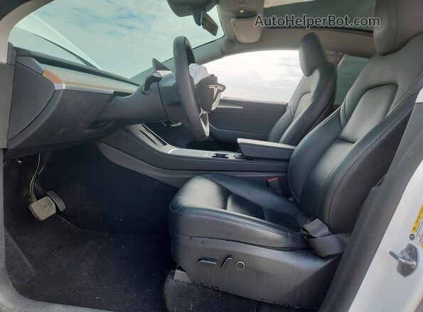 7SAYGDEE1PA131296 2023 TESLA MODEL White Widok wnętrza z przodu