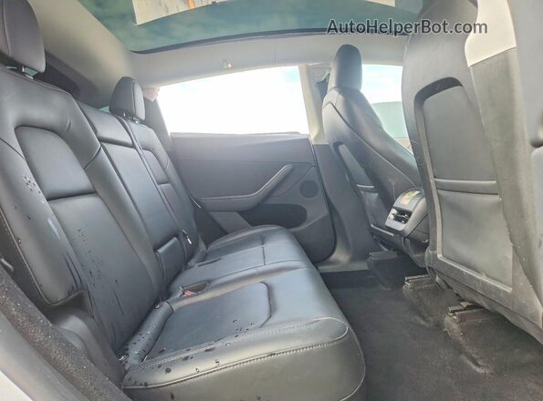 7SAYGDEE1PA131296 2023 TESLA MODEL White Widok tylnych siedzeń