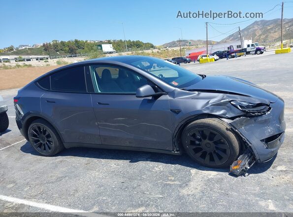 7SAYGDEE1PF891361 2023 TESLA MODEL Y Gray Widok wnętrza z tyłu