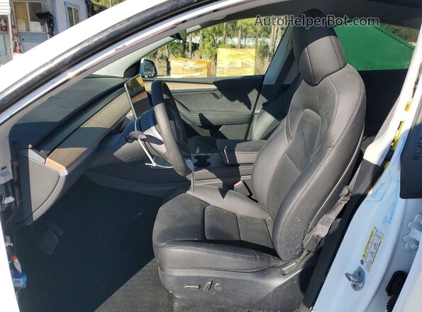 7SAYGDEE1RA260786 2024 TESLA MODEL White Vista interior delantera
