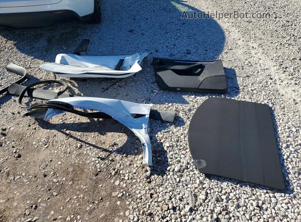 7SAYGDEE1RA260786 2024 TESLA MODEL White Vista de la etiqueta del VIN