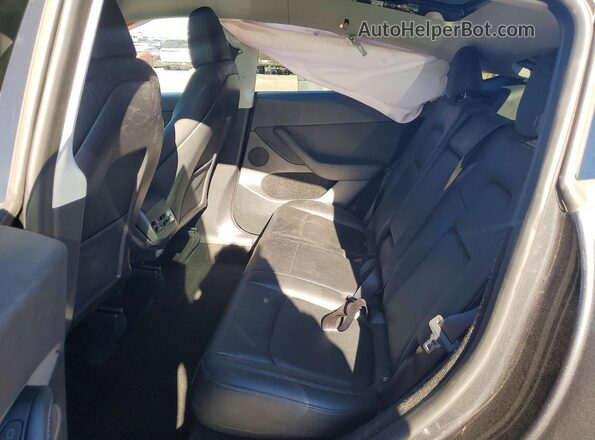 7SAYGDEE1RF994685 2024 TESLA MODEL Gray Widok wnętrza z tyłu