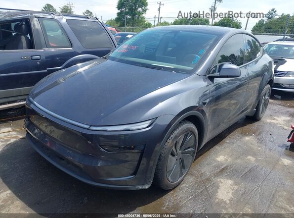 7SAYGDEE1TA393913 2026 TESLA MODEL Y Gray წინა მარცხენა ხედი სამი მეოთხედიდან