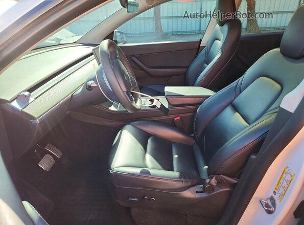 7SAYGDEE2NF323309 2022 TESLA MODEL White Front interior view