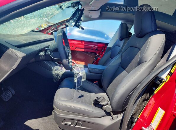 7SAYGDEE2TA456551 2026 TESLA MODEL Red Front interior view