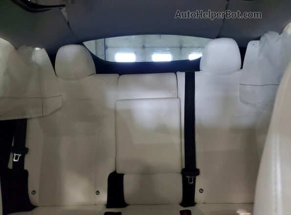7SAYGDEE2TA584692 2026 TESLA MODEL White Հետևի նստատեղերի տեսք