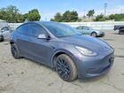 2022 Tesla Model Y Gray vin: 7SAYGDEE3NF402469