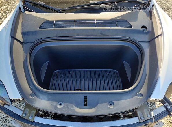 7SAYGDEE3NF561282 2022 TESLA MODEL White Rear interior view