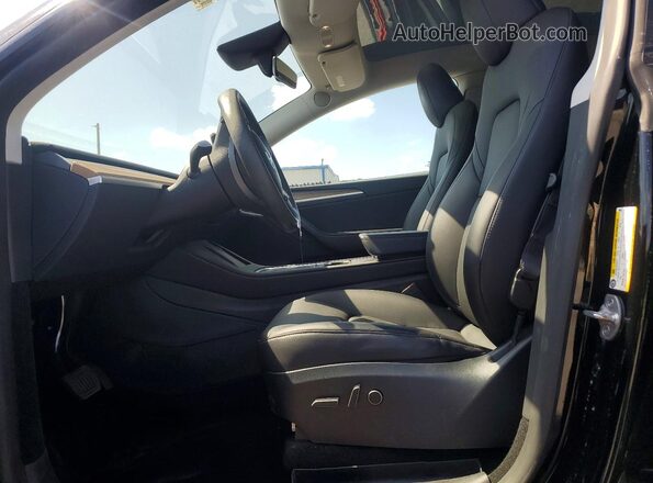7SAYGDEE3PA140632 2023 TESLA MODEL Black Widok wnętrza z przodu