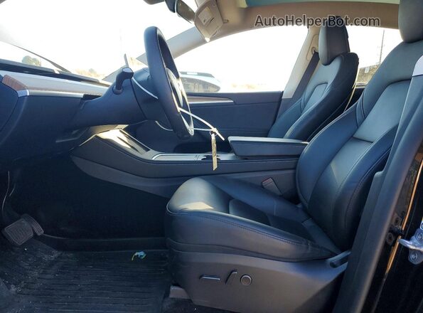 7SAYGDEE3PA184632 2023 TESLA MODEL Черный Вид салона спереди