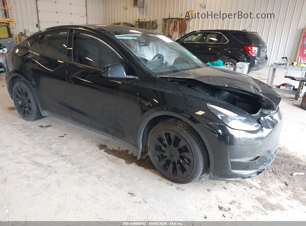 7SAYGDEE3PF838077 2023 TESLA MODEL Y Black წინა მარჯვენა