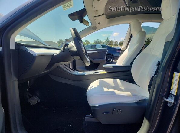 7SAYGDEE3PF902120 2023 TESLA MODEL Charcoal Front interior view