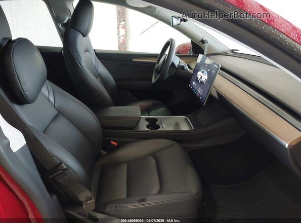 7SAYGDEE3RA289741 2024 TESLA MODEL Y Red Widok wnętrza z przodu