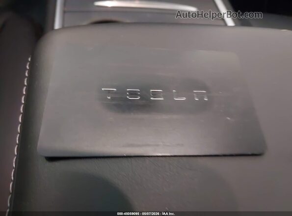 7SAYGDEE3RA289741 2024 TESLA MODEL Y Red Widok deski rozdzielczej