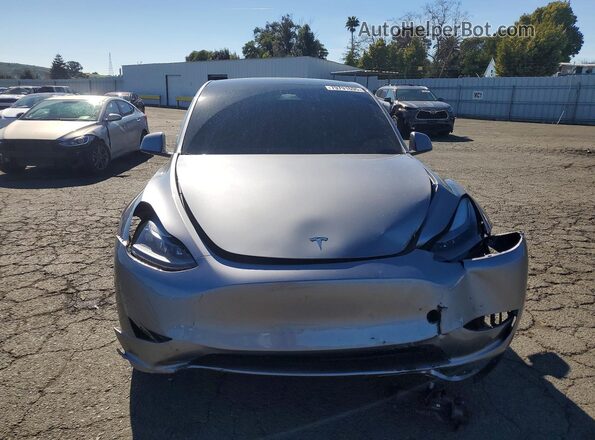 7SAYGDEE3RA295605 2024 TESLA MODEL Silver Вид спереду