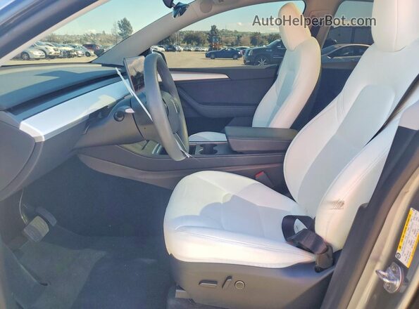 7SAYGDEE3RA295605 2024 TESLA MODEL Silver Вид салону спереду