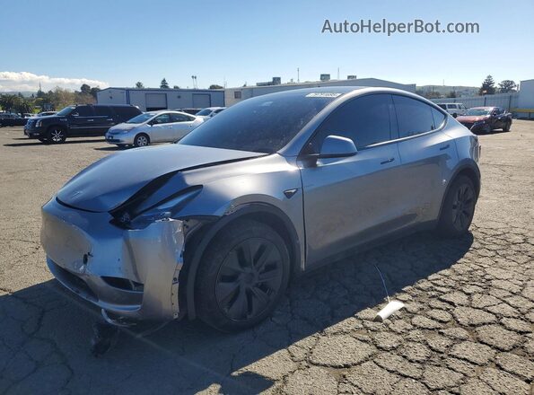 7SAYGDEE3RA295605 2024 TESLA MODEL Silver Передня ліва чверть