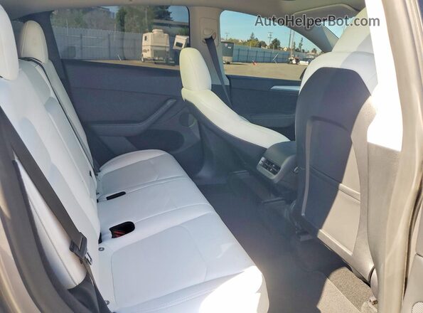 7SAYGDEE3RA295605 2024 TESLA MODEL Silver Вид задніх сидінь