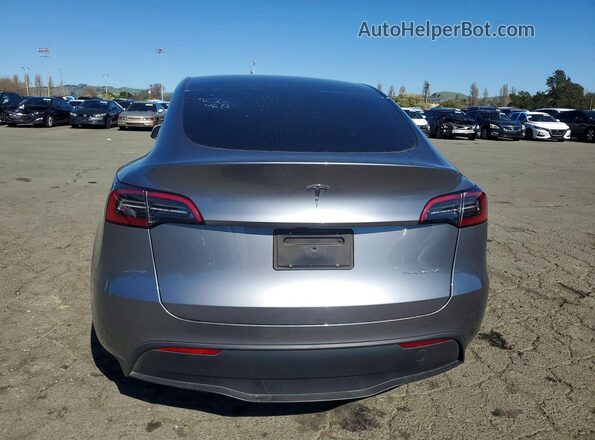 7SAYGDEE3RA295605 2024 TESLA MODEL Silver Вид ззаду