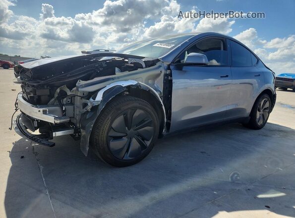 7SAYGDEE3TA396814 2026 TESLA MODEL Silver წინა მარცხენა ხედი სამი მეოთხედიდან