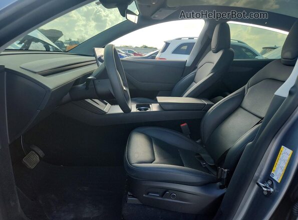 7SAYGDEE3TA396814 2026 TESLA MODEL Silver წინა სალონის ხედი