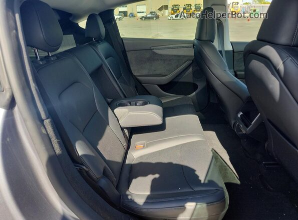 7SAYGDEE3TA396814 2026 TESLA MODEL Silver უკანა სავარძლების ხედი