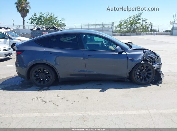 7SAYGDEE4PA025358 2023 TESLA MODEL Y Gray 360 interior view