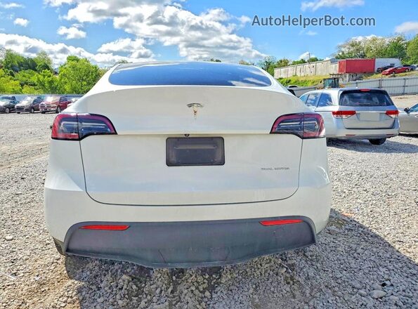 7SAYGDEE4PA095457 2023 TESLA MODEL White Вид ззаду