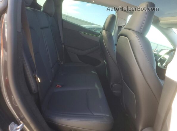 7SAYGDEE4TA580935 2026 TESLA MODEL Gray Widok wnętrza z tyłu