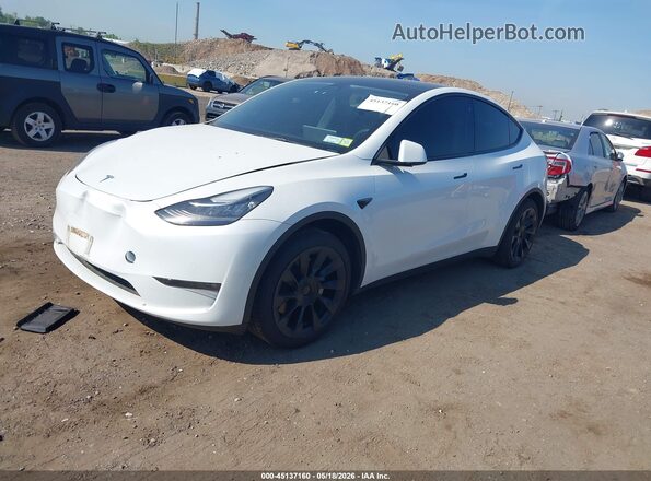 7SAYGDEE5NF426109 2022 TESLA MODEL Y Белый Передняя левая четверть